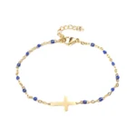 Cross bracelet in gold-plated metal with interlaced midnight-blue pearls