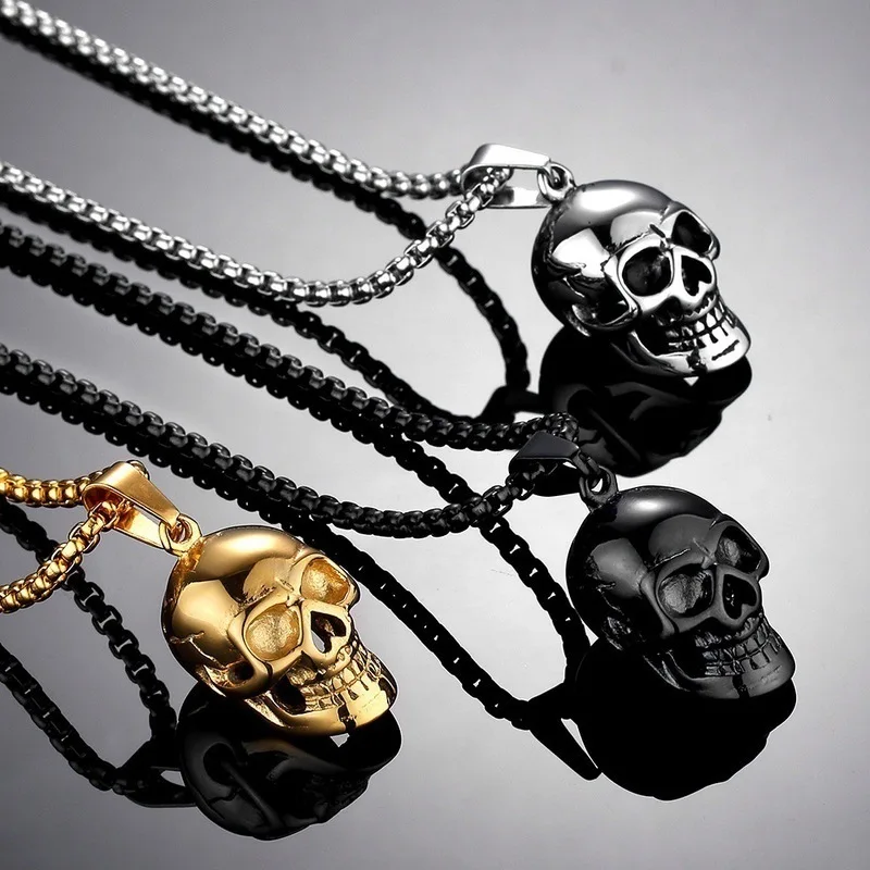 Necklace with skull pendant and heart-shaped nostrils