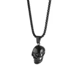 Collier noir avec pendentif tête de mort et narines coeur